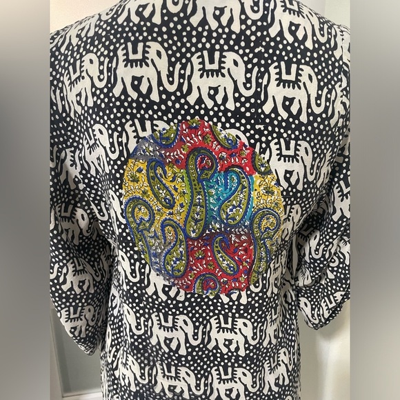 Tolani Black and White 3/4 Sleeve Dolman V-Neck Top - Picture 6 of 10